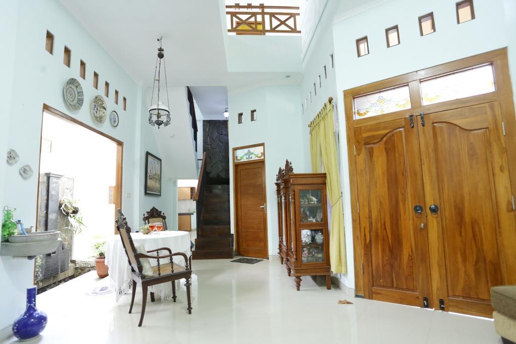 Griya Kedasih Guesthouse Yogyakarta Luaran gambar